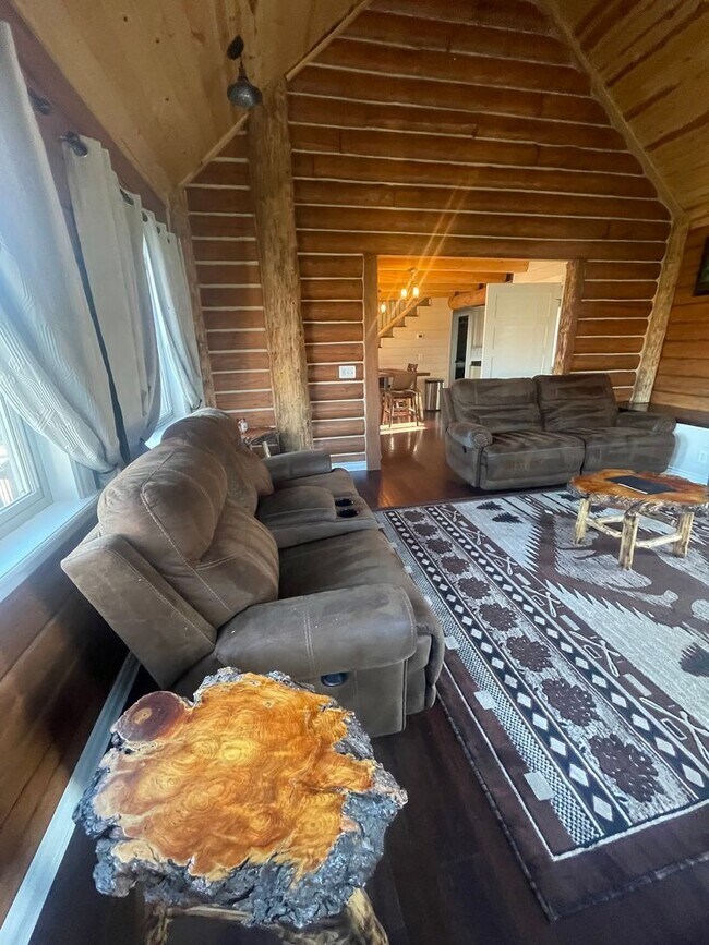 Building Photo - Amazing custom built Alaskan Log home acro...