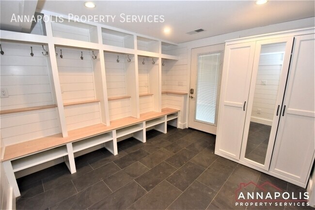 Building Photo - 90 Avondale Cir