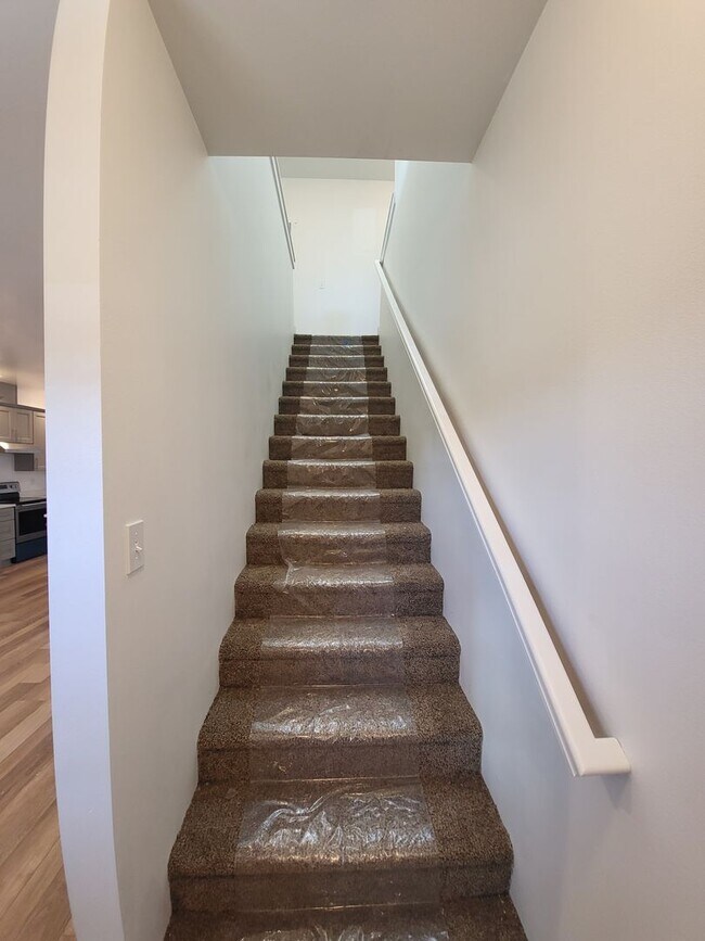 Building Photo - 683 Bryden Ave