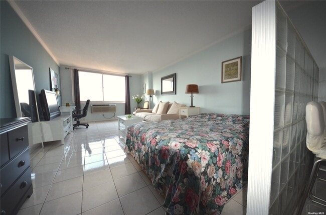 Building Photo - 118-17 Union Tpke Un