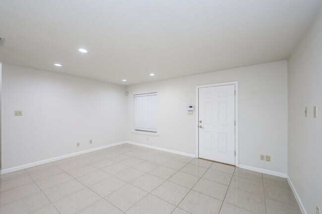 Building Photo - 9001 Taiga Ct