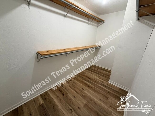 Building Photo - 1441 Bassett St