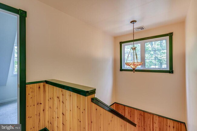 Building Photo - 109 Mohawk Trail
