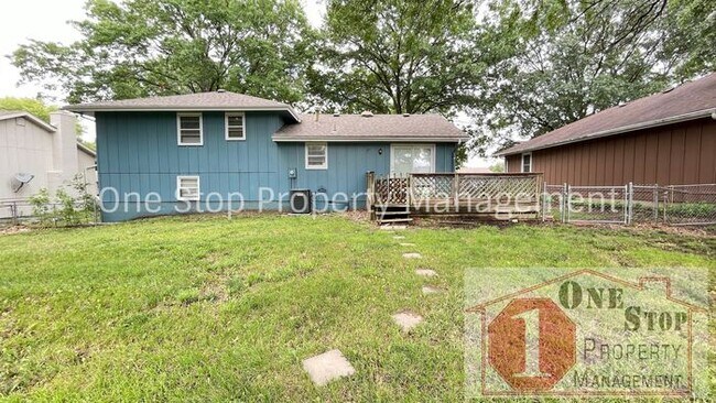 Building Photo - 3 Bedroom, 2 Bathroom in Lee's Summit!