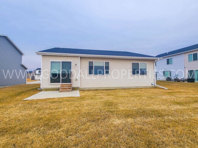 Building Photo - 3 Bedroom, 2 Bathroom Single Family Ranch