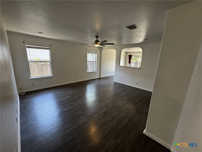 Building Photo - 349 Hummingbird Dr