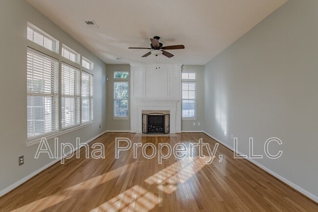 Building Photo - 120 Windsong Dr