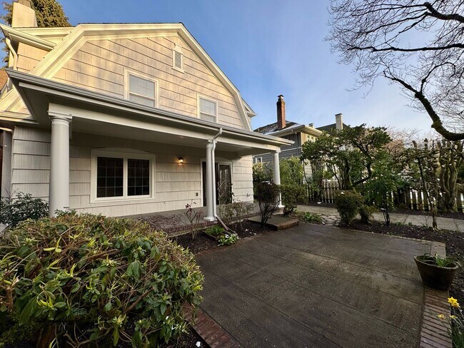 Building Photo - Capitol Hill Home