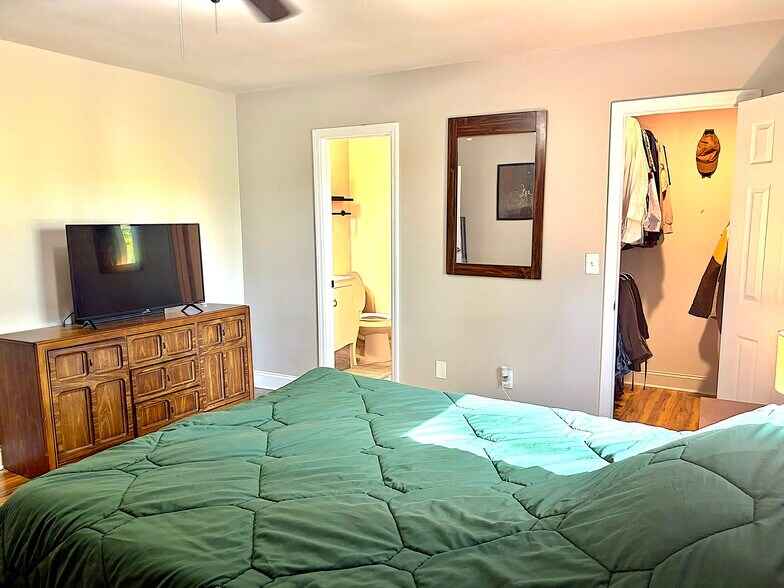 Bedroom 2.3 - 1330 Poplar Pointe SE