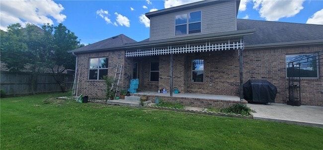 Building Photo - 5810 W Cane Hill Dr