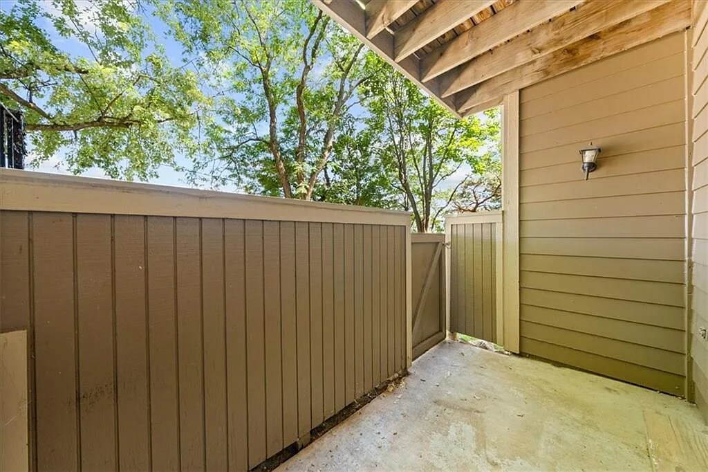 Building Photo - 11110 Nieman Rd