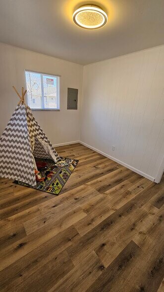 Building Photo - 47 S Brentwood Ave