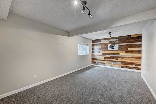 Building Photo - $2,225- 3bed/2bath Home in Fountain with B...