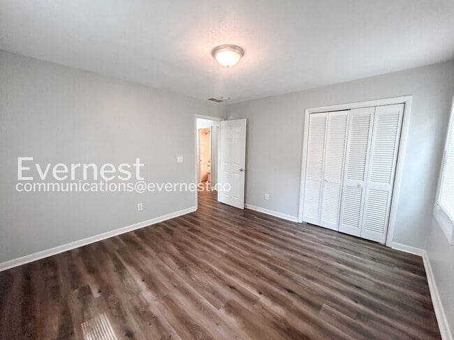 Building Photo - 5 Bed & 4 Bath House in Lithonia / Pet-Friendly /