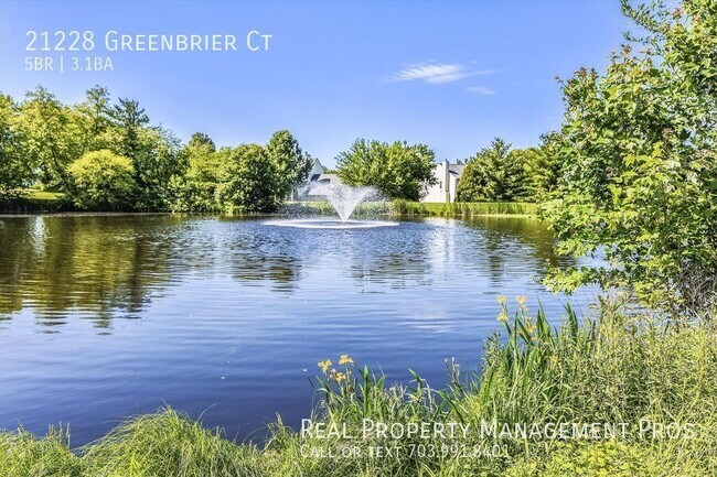 Building Photo - 21228 Greenbrier Ct