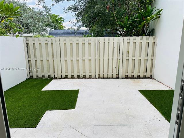 Building Photo - 8115 SW 82nd Pl