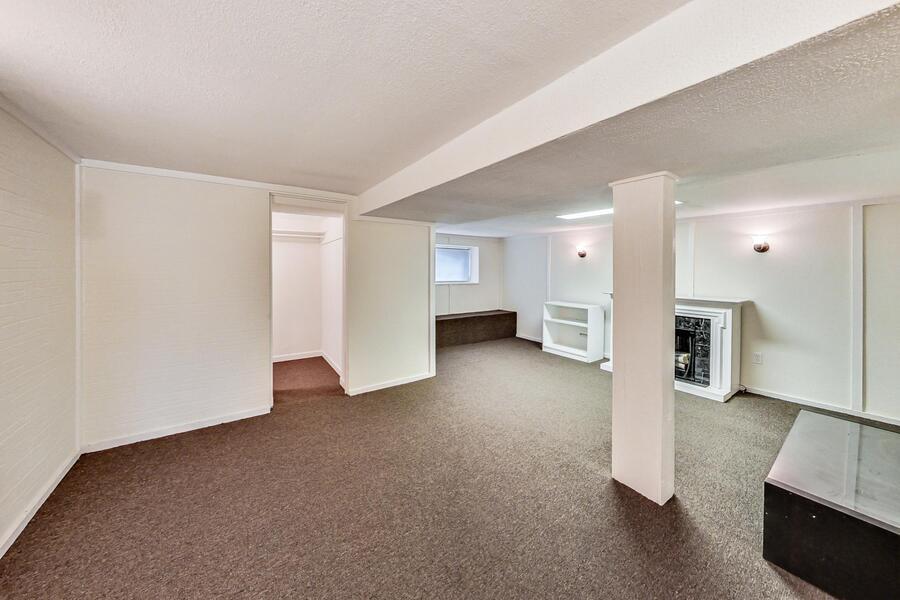 Building Photo - 1521 W Nelson St