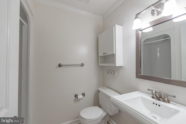 Building Photo - 2811 Lee Oaks Ct