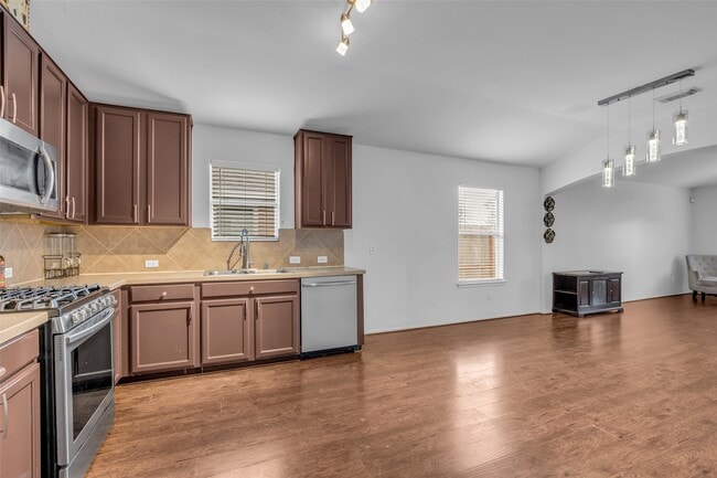 Building Photo - 9327 Delicado Dr