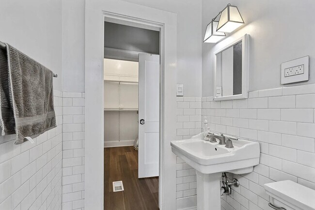 Building Photo - 21 Peachtree Memorial Dr NW