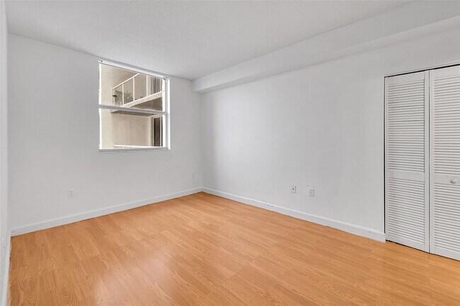 Building Photo - 1 Glen Royal Pkwy