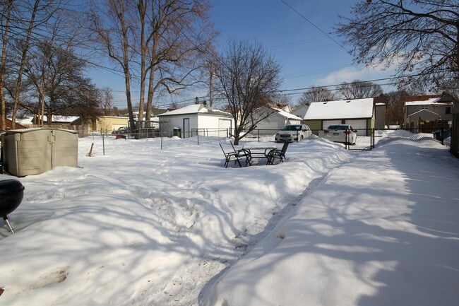 Building Photo - 1315 5th St NE