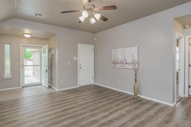 Building Photo - 8113 Frye Ln