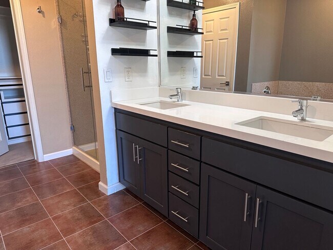 Building Photo - Gorgeous Modern 2 Bedroom 2 Bath Condo in San Jose's Japantown!