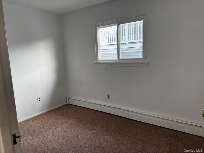 Building Photo - 113 Maple Blvd