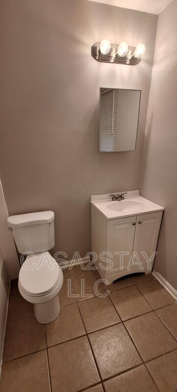 Building Photo - 674 Knox Blvd