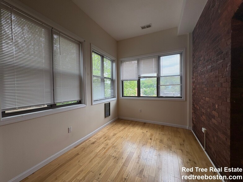 Building Photo - 191 Winthrop Rd