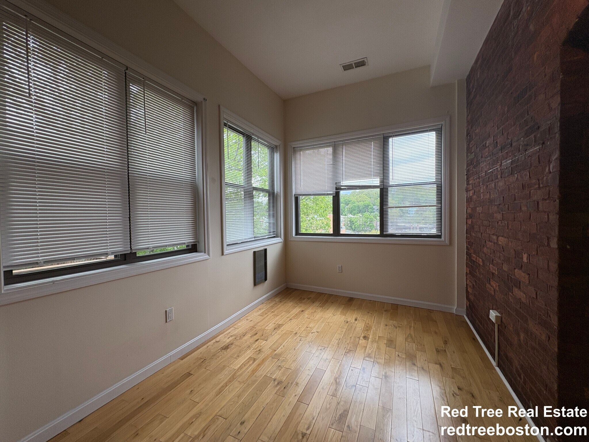 Building Photo - 191 Winthrop Rd