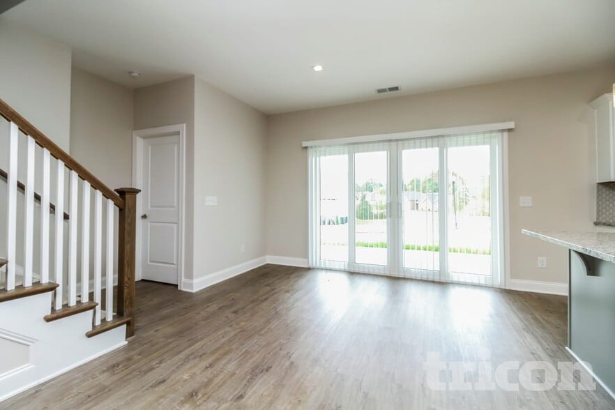 Building Photo - 121 Dimaggio Dr