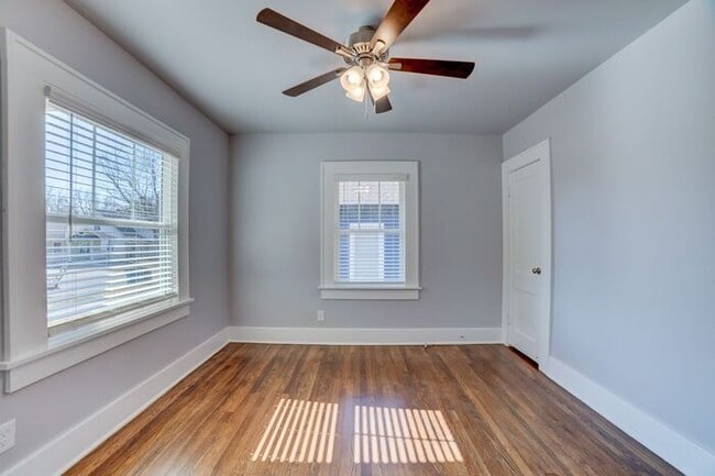 Building Photo - Classic Charm With All New Amenities 3/2 House!