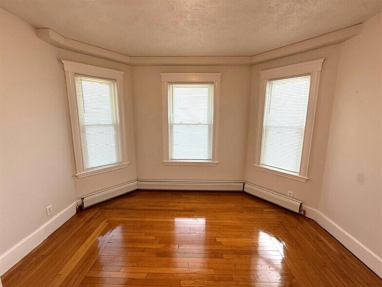 Building Photo - 441 Broadway