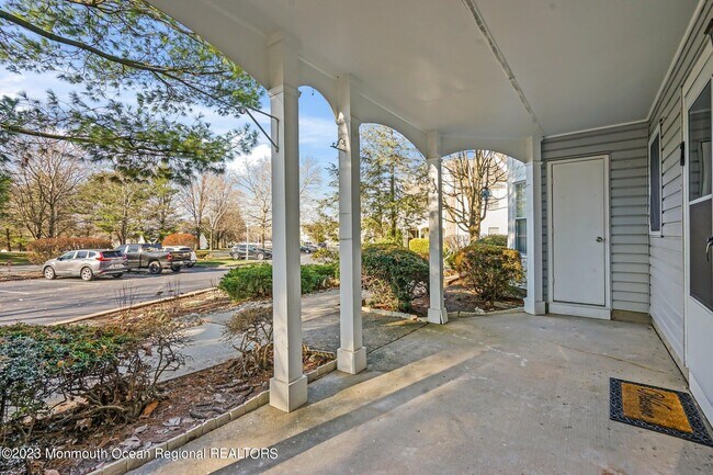 Building Photo - 7 Tulip Ln