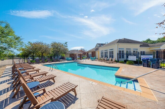 Building Photo - Cascade Shores Townhomes + Flats