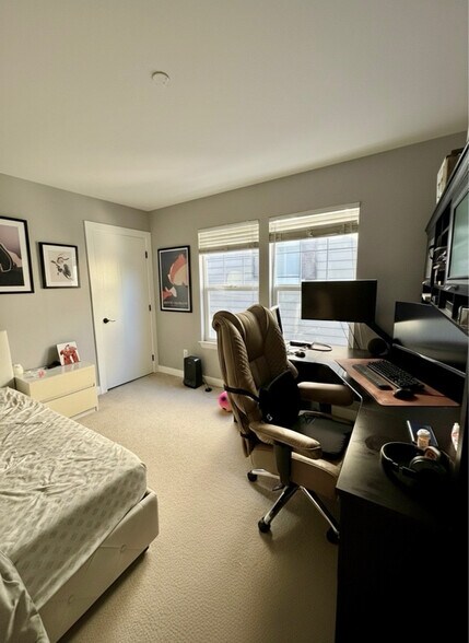 Building Photo - 2404 SE 2nd Ct