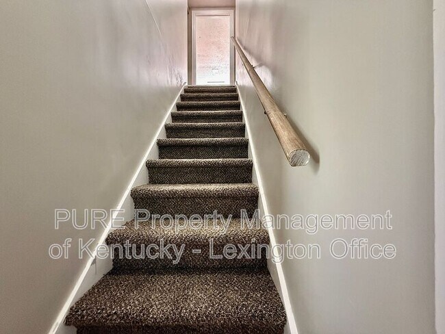 Building Photo - 829 Darley Dr