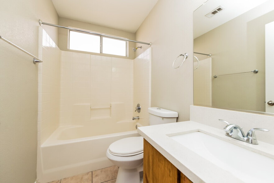 Building Photo - 3008 Silver Canyon Ln