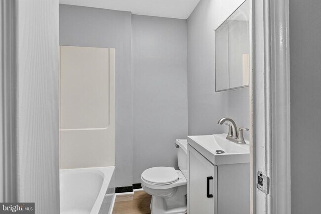 Building Photo - 153 W 21st St