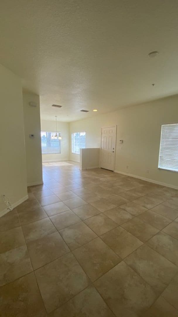 Building Photo - Gorgeous Light & Bright 3 Bedroom 2.5 Bath Townhome Corner Unit!!