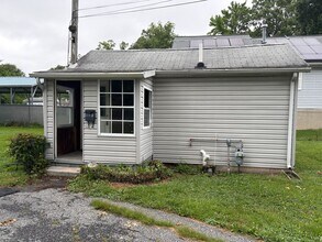 Building Photo - Updated 1-Bedroom Apartment – Move-In Ready!