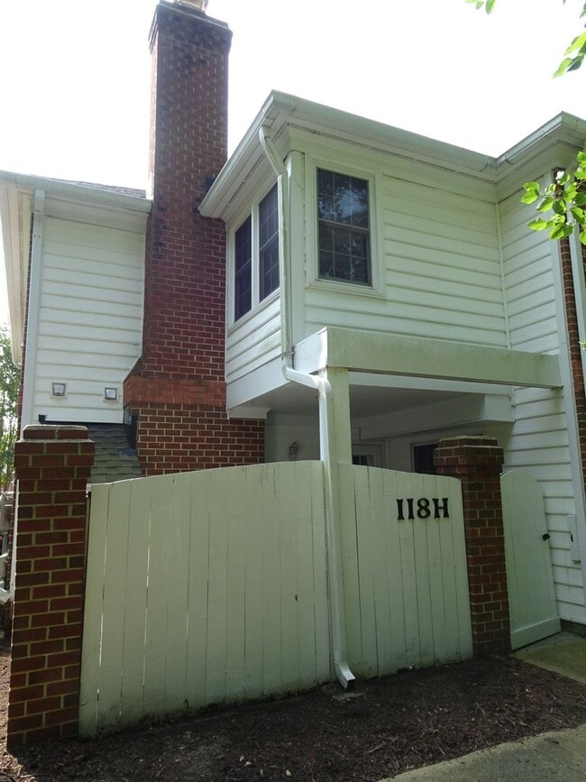 Building Photo - 118H Chippenham Dr