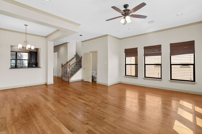 Building Photo - 1218 Sandman St