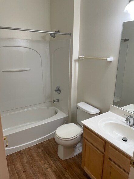 Building Photo - 850 Hidden Ridge Ct