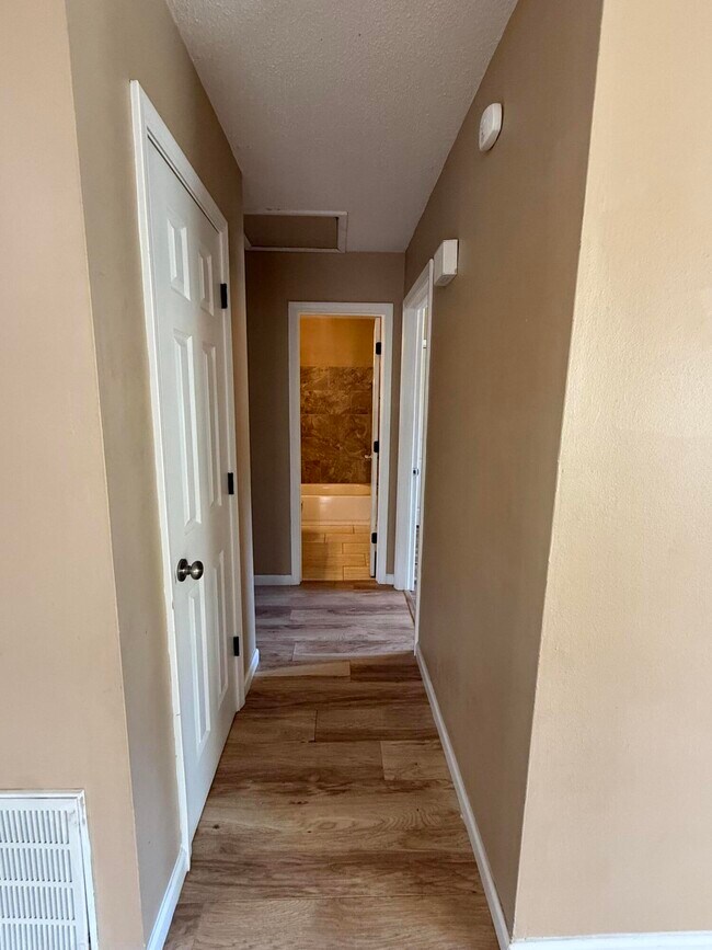 Building Photo - 607 W Sunset Blvd