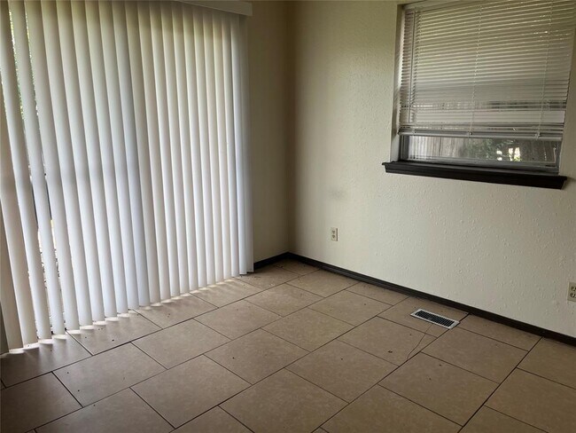Building Photo - 6810 Lancer Ln