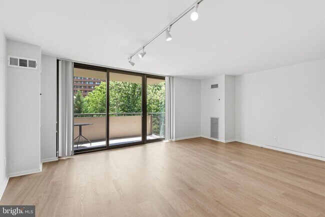 Building Photo - 4620 N Park Ave