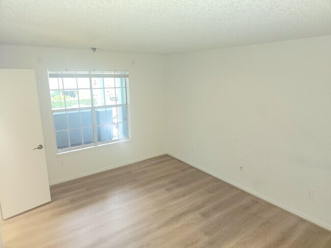 Building Photo - 1020 Crystal F Way